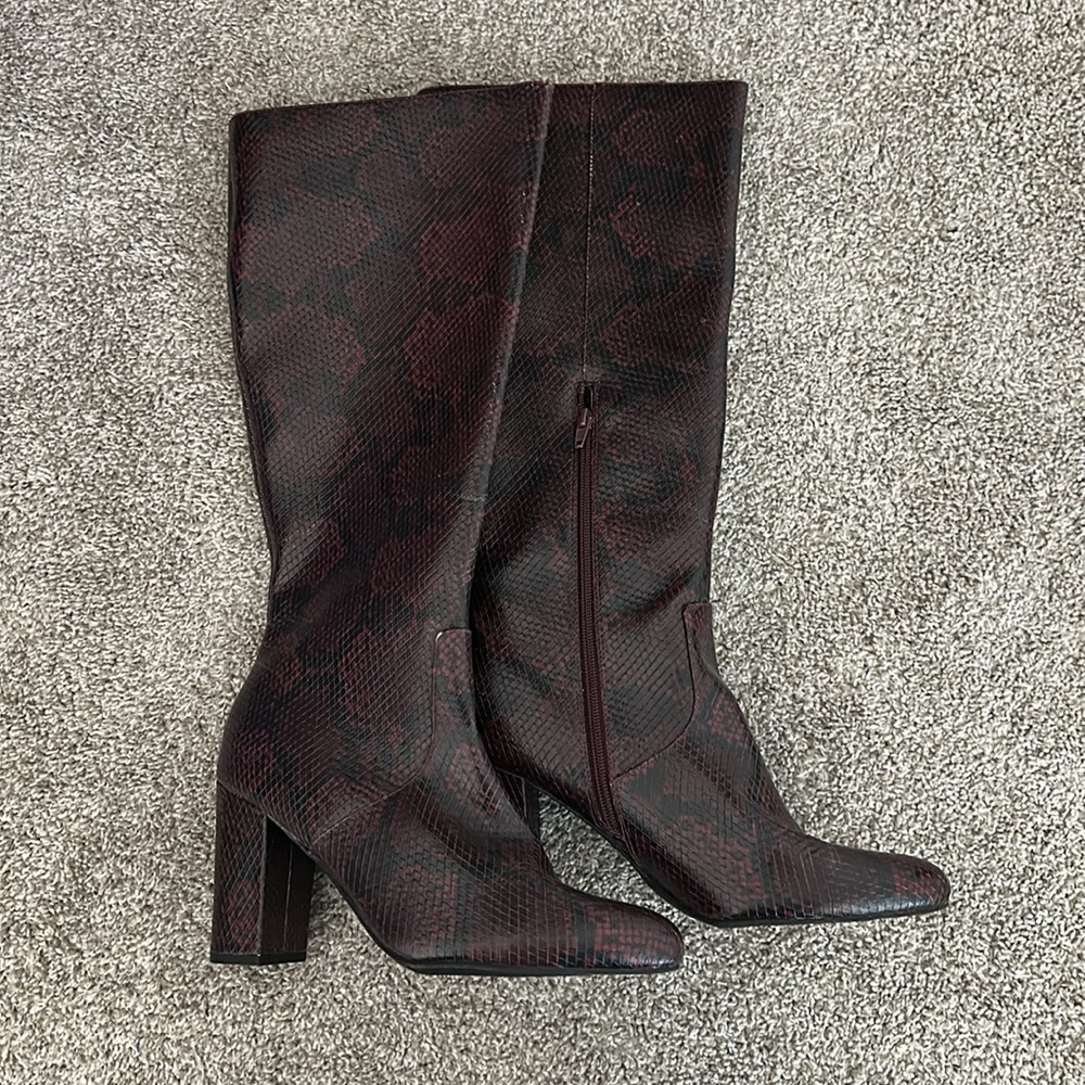 Scoop Knee-High Dress Boots - Picture 2 of 7